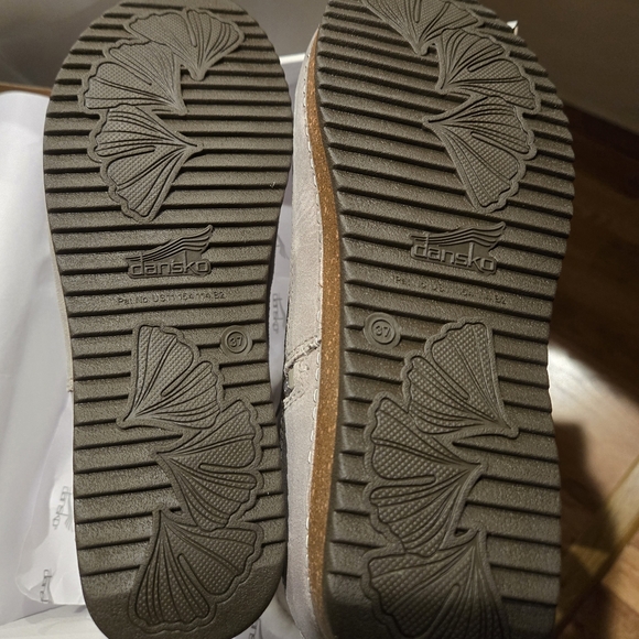 NIB Dansko Women's Suede Fur-Lined Boots - Stone - Picture 10 of 10